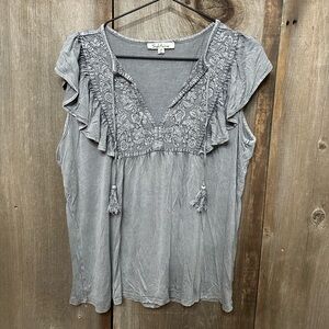 Solitaire Embroidered Boho Peasant Top in Gray Size Medium